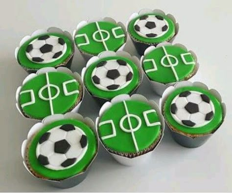 Easy Football Cupcakes, Soccer Theme Cupcakes, Soccer Cupcake Ideas, Football Cupcakes Ideas, Cupcake Logo Design, Soccer Cupcakes, Sport Cupcakes, Soccer Birthday Cakes, Football Birthday Cake