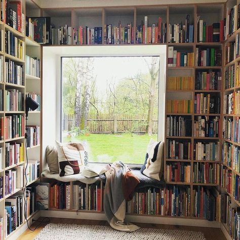 21 Full-Wall Bookshelves That Look Amazing | GoDownsize Bedroom Bookshelf Wall, Wall Book Shelves, Wall Of Books, Bedroom Bookshelf, Floor To Ceiling Bookshelves, Bookshelf Wall, Bookshelves In Bedroom, Wall Bookshelves, Floor To Ceiling