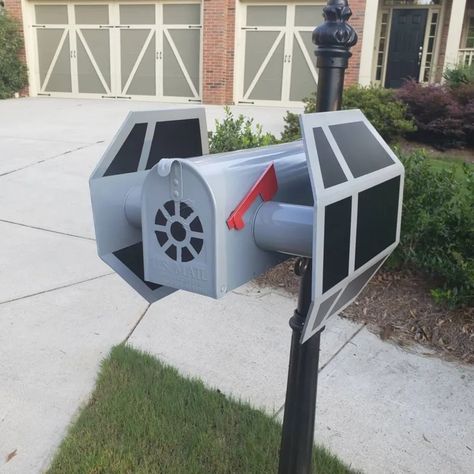 Rain or Shine: The Weirdest Mailboxes We Could Find – Herald Weekly Funny Mailboxes, Cool Mailboxes, Brick Garden Edging, Painted Mailboxes, Unique Mailboxes, Mailbox Ideas, Airstream Campers, Mailbox Design, You've Got Mail