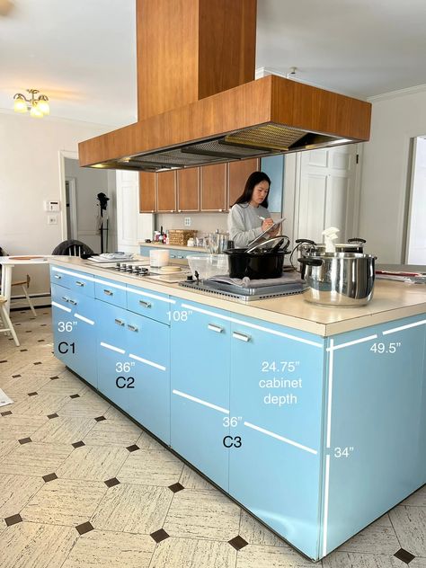 St Charles Kitchen Cabinets, Small Kitchen Modular Design, Kitch Design, Mid Century Modern Renovation, Valley House, Kitchen With Island, Kitchen Modular, Modern Renovation, American Kitchen