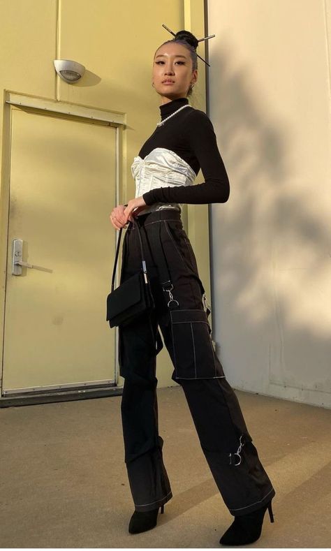 Bustier Outfit, Styling Turtlenecks, Turtleneck Outfit, Nyc Style, Corset Style Tops, Outfits Streetwear, Wardrobe Outfits, Nyc Fashion, Corset Style