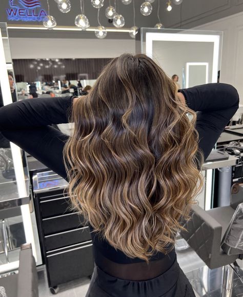 Balayage With Dark Brown Roots, Cream Balayage Brunette, Brunette Balayage Hair Extensions, Brunnete Long Hair Caramel, Caramel Balayage Wavy Hair, Brown To Blonde Balayage Extensions, Baylage Hair, Balayage Hair Caramel, Honey Blonde Hair Color