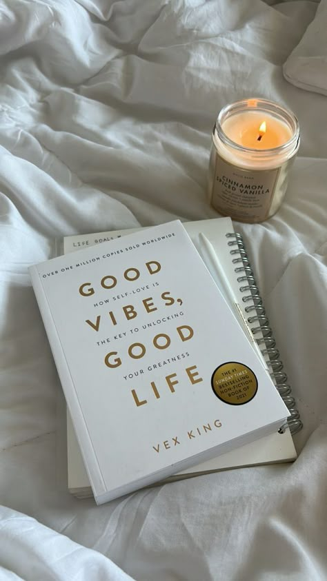 Reading Book Aesthetic Instagram Story, Lectura Aesthetic, Good Vibes Good Life, Healing Books, Book Genre, King Book, Self Development Books, Book Names, Self Help Books