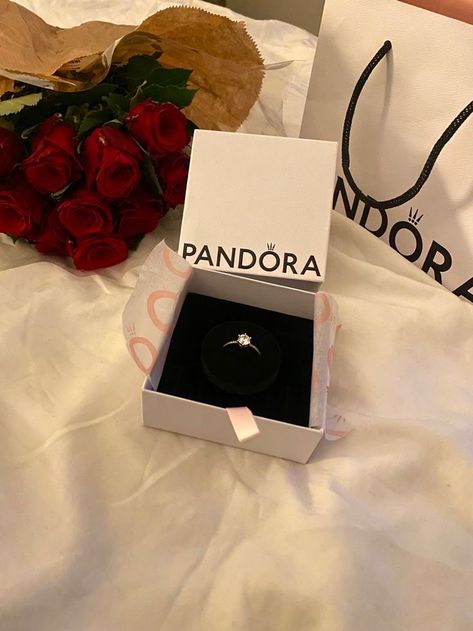 Pandora Engagement Ring, Promise Rings Pandora, Pandora Bracelet Charms Ideas, Cute Promise Rings, Presents For Girlfriend, Pandora Ring, Couples Love, Valentines Roses, Fancy Jewellery Designs