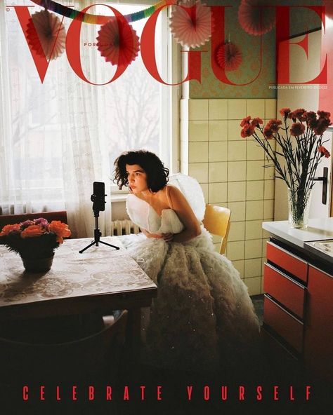 Vogue Portugal, Vogue Magazine Covers, Emma Chamberlain, Fashion Cover, Conceptual Photography, Vogue Covers, Janis Joplin, Sarah Jessica Parker, Vogue Magazine