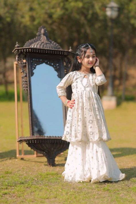 Summer dress designs for baby girl 2024 Summer Eid Dress Ideas, Indian Dresses For Kids Traditional, Kids Eid Dress, Pakistani Kids Dresses Eid, Girls Eid Dresses Pakistani, Kids Pakistani Dress, Eid Dress Designs Ideas 2024, Kids Designer Dresses Pakistani, Eid Outfits For Kids