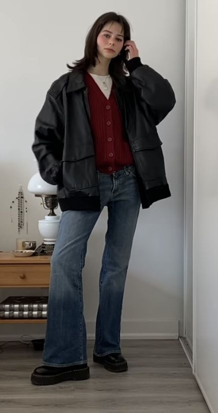 Hazel Callahan Bottoms Outfits, Style Inspiration Layering, Cool Layering Outfits, Easy Layered Outfits, Basic Layering Outfits, Layered Cardigan Outfit, Layered Jacket Outfit, Layered Winter Outfits Street Style, Jacket Layering Outfit