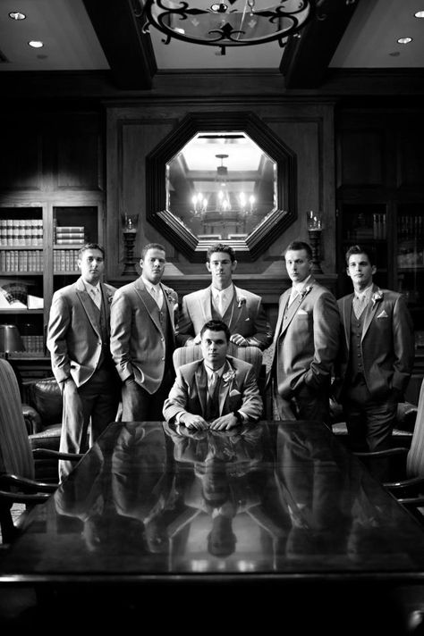 cool idea for a groomsmen pic. though it does remind me of The Godfather... The Godfather Wedding Theme, Mobster Photoshoot Ideas, Gentlemen Aesthetic Vintage, Godfather Wedding Theme, Mafia Theme Family Photoshoot, Gangster Wedding Photos, Groomsmen Group Photos, Mafia Group Photo, Mafia Photoshoot Ideas