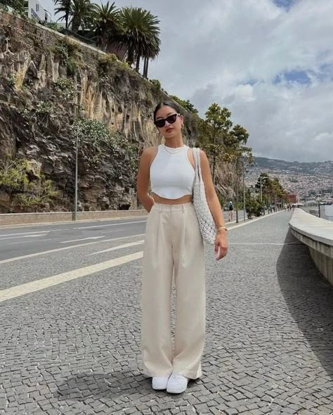 Eurotrip Outfits, Road Trip Outfit, Latina Outfits, Skandinavian Fashion, European Summer Outfits, Nashville Outfits, Europe Outfits, Looks Party, Elegante Casual