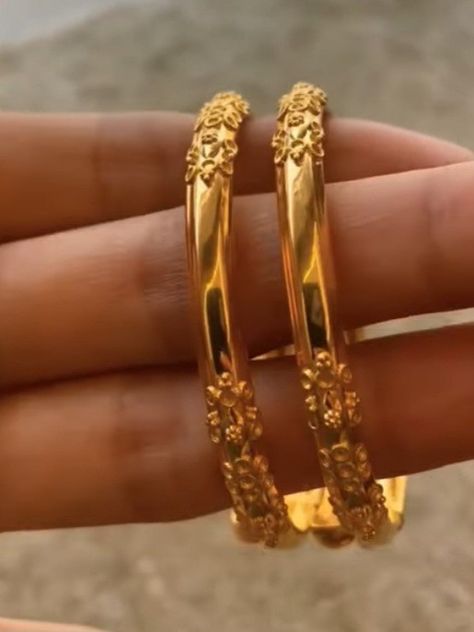 Coorgi Bangle, Gold Chudi, Gold Bangles Design Latest, Bangles Design Latest, Simple Gold Bangle, Latest Earrings Design, Bangles Collection, Jhumka Designs, Wedding Jewelry Sets Bridal Jewellery