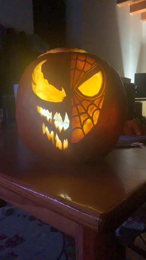 Carving Pumpkin Ideas Scary, Spiderman Pumkin Carving, Spiderman Jack O Lantern, Spider Man Jack O Lantern, Pumpkin Carving Ideas Jason, Venom Pumpkin Carving Ideas, Spiderman Jackolantern, Attack On Titan Pumpkin Carving, Pumpkin Carving Ideas Spiderman