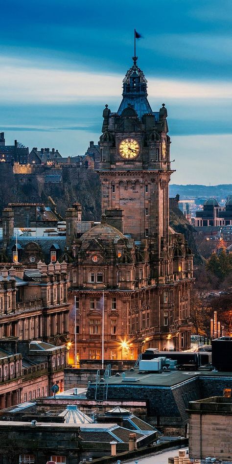 Destination Wallpaper, Edinburgh Winter, Scotland Wallpaper, Iphone Wallpaper Travel, Iphone Wallpaper Hd 4k, Fall Wallpaper Aesthetic, Visit Edinburgh, Wow Wallpaper, 90s Wallpaper