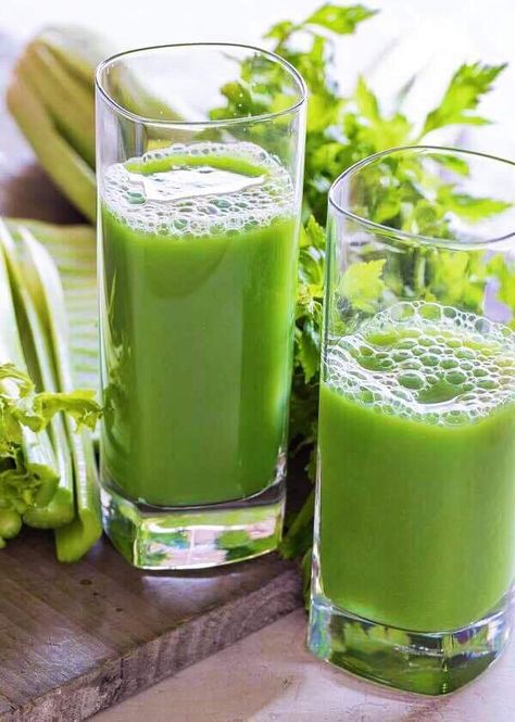 Nutrient Dense Snacks, Nutrient Dense Breakfast, Healthy Juicing Recipes, Cleanse The Liver, Smoothie Detox Cleanse, Celery Juice Benefits, Healthy Juicing, Wellness Shots, Lemon Drink