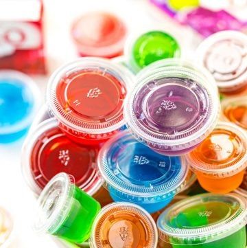 Vodka Jelly Shots, Easy Fruity Cocktails, Cherry Jello Shots, Rum Jello Shots, Vodka Jelly, Easy Jello Shots, Margarita Jello Shots, Margarita Jello, Making Jello Shots