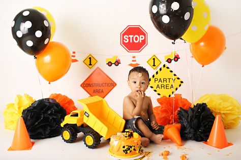 Construction Cake Smash, Dump Truck Cake, Construction Birthday Cake, Construction Theme Birthday Party, 2nd Birthday Party For Boys, Construction Cake, Transportation Birthday, Construction Theme Party, Truck Cake