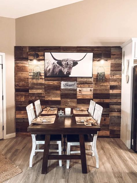 Small Western Dining Room, Western Style Dining Room, Cow Themed Dining Room, Dining Room Western, Western Modern Kitchen, Western Boho Dining Room, Western Dinning Room Decor, Rustic Western Dining Room, Western Dining Room Ideas