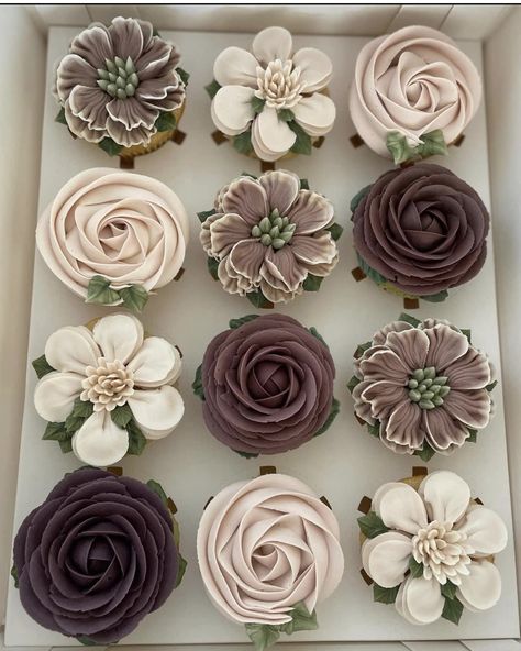 Cupcakes Flores, Cupcake Flower Bouquets, Cupcake Bouquets, Cupcake Decorating Tips, Fancy Cupcakes, Cupcake Cake Designs, Buttercream Cupcakes, Floral Cupcakes, Cupcake Decorations