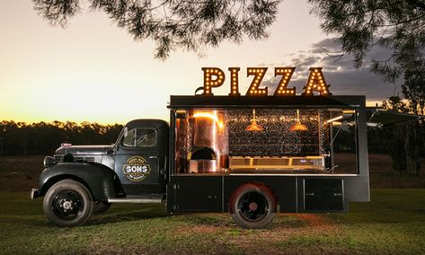 Check out this beautiful vintage 1947 Dodge Fargo farm truck, recently converted into a woodfired pizza truck and mobile bar for Sons of Napoli. Pizza Trailer, Woodfired Pizza Oven, Mobile Pizza Oven, Foodtrucks Ideas, Pizza Vans, Food Truck Food, Pizza Food Truck, Pizza Truck, Food Vans