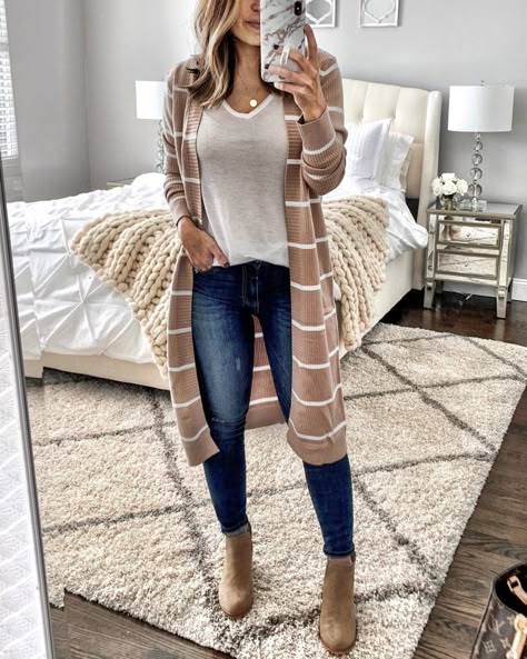 IG: @mrscasual | Blush & White Striped Cardigan, White tee, Skinny Jeans, & Booties Cooler Style, Cardigan Outfits, Instagram Outfits, Cute Fall Outfits, Van Cleef Arpels, Striped Cardigan, Casual Fall Outfits, Mom Outfits, Fashion Mode