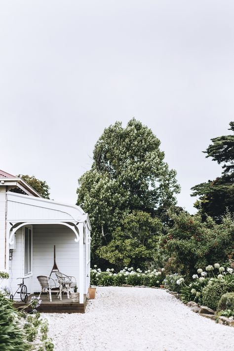 A white gravel driveway leads the way up to Cressy House Estate, a country home in Tasmania. Country Home Exterior, Gardening Design Diy, Danish Hygge, White Gravel, Weatherboard House, Eclectic Farmhouse, Gravel Driveway, Appreciate What You Have, Cottage Garden Design