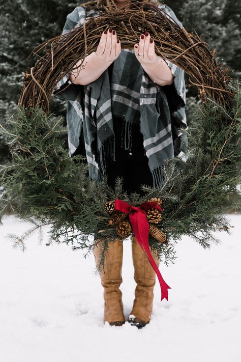 Love this DIY Pine Wreath! Learn how to make your own DIY Pine wreath for the Christmas holidays with this easy tutorial. Love the use of foraged greenery and natural elements in this large-scale wreath! The simple evergreen branches look gorgeous on the grapevine wreath base. A fun, affordable giant wreath for the front door, or anywhere! #holiday #DIY #Christmas #winter Diy Pine Wreath, Large Wreath Outdoor, Giants Wreath, Holiday Bucket List, Stick Wreath, Grapevine Christmas, Creative Wreaths, Things To Do At Home, Pine Wreath