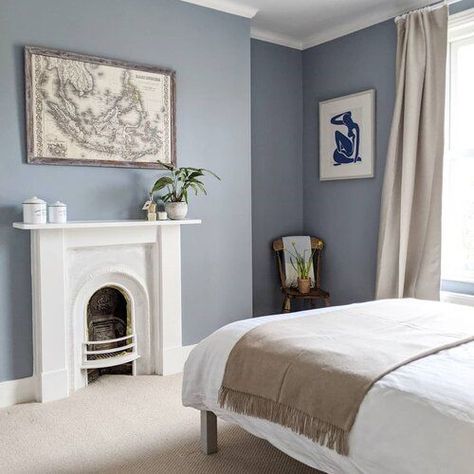 We absolutely love these bedroom colour ideas. Using white as the basis, the dusky shade of blue on the walls draws in light and centres the palette whilst keeping it bright. The minor touches of beige add depth and warm, as does the carpet shade, and ties together to create something reminiscent of dreamy summer skies. IMAGE: @grahamandbrown Ideas For A Bedroom, Colour Scheme Ideas, Guest Room Colors, Light Blue Bedroom, Blue Bedroom Walls, Monochrome Bedroom, Bedroom Colour, Bedroom Color Combination, Bedroom Colour Palette