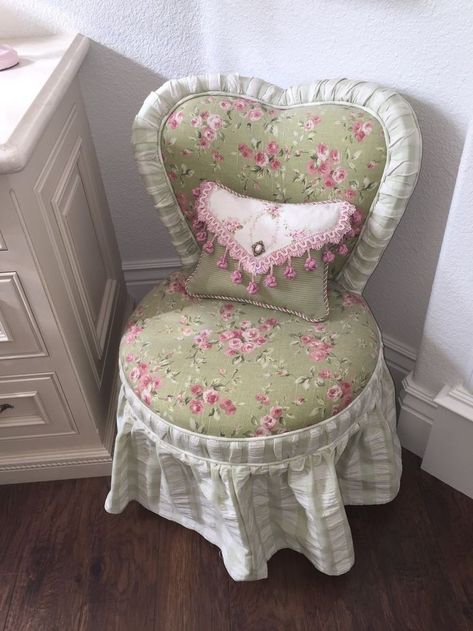 Cute Chairs For Bedrooms, Pretty Chairs, Rooms Decoration, Cute Furniture, Cute Bedroom Decor, Pretty Room, Cute Home Decor, Dream Room Inspiration, Dream House Interior