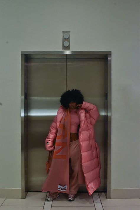 Big Puffer Jacket Outfit, Big Puffer Jacket, Puffer Jacket Outfit Black, Pink Puffer Jacket Outfit, Aerin Creer, Simple Winter Outfits, Pink Puffer Jacket, Puffer Jacket Outfit, Fast Life