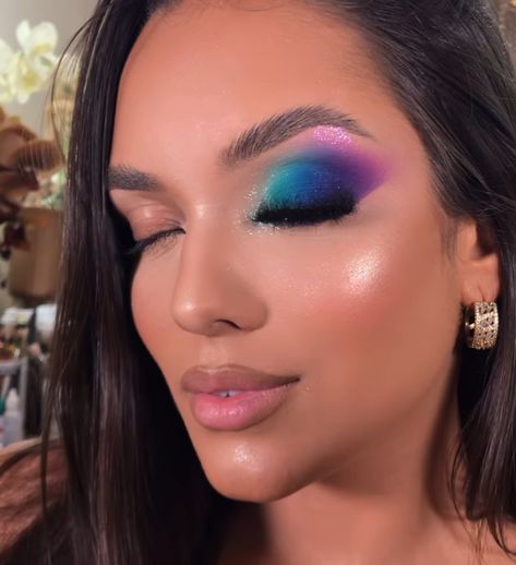 Teal And Purple Eyeshadow Looks, Makeup Azul, Vibrant Makeup, Carnival Makeup, Rave Makeup, Soft Glam Makeup, Purple Makeup, Eye Makeup Designs, Colorful Eye Makeup