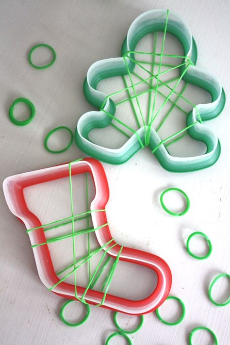 Christmas Fine Motor For Toddlers, Gingerbread Fine Motor, Christmas Fine Motor Activities, Christmas Fine Motor, Finger Gym, Room Crafts, Gym Activities, Preschool Christmas Activities, Christmas Preschool