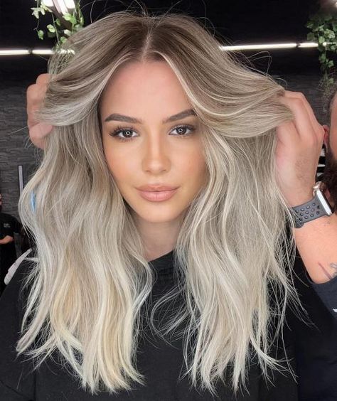 Blonde Hair For Brown Eyes Pale Skin, Ash Roots Blonde Hair, Blonde Balayage With Brown Eyes, Silvery Blonde Highlights, Brown Eyes Blonde Balayage, Silvery Blonde Hair Balayage, Rooted Blonde Highlights, Ash Blonde Hair Styles, Light Brown And Ash Blonde Hair