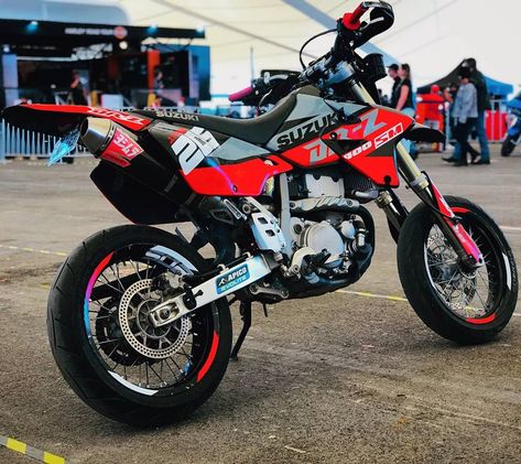 Drz400 Supermoto, Suzuki Supermoto, Suzuki Drz 400, Suzuki Dirt Bikes, Ktm Supermoto, Tracker Motorcycle, Motocross Love, Cool Dirt Bikes, Motorcross Bike