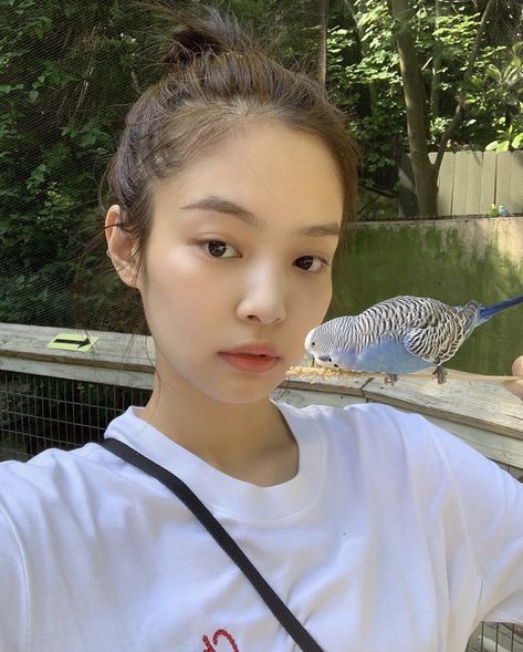 Jennie Blackpink No Makeup, Jennie Bare Face, Jennie Selca, Jennie Kim Icons, Jennie Photo, Bare Face, Skin Complexion, Jennie Kim Blackpink, Photo Makeup