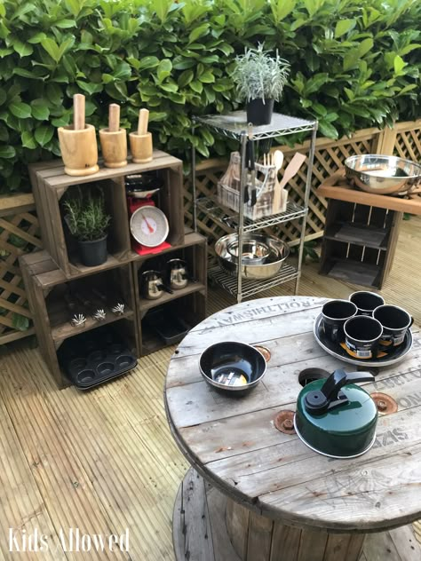 Preschool Outdoor Art Area, Curiosity Approach Mud Kitchen, Forest School Mud Kitchen, Curiosity Approach Eyfs Outdoors, Water Play Eyfs Outdoor Areas, Reggio Inspired Outdoor Spaces, Curiosity Approach Outdoor Area, Eyfs Outside Area, Mud Kitchen Eyfs