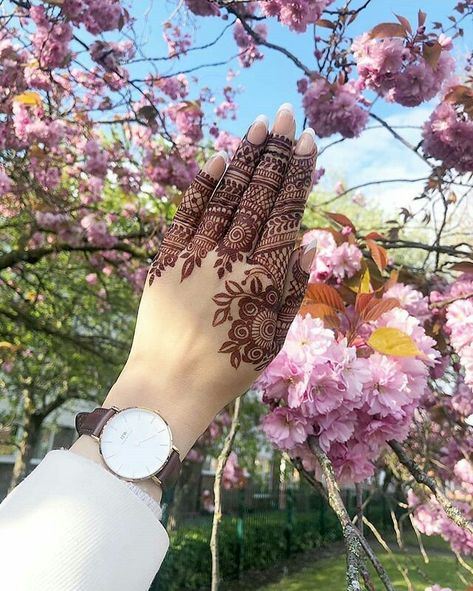 Indian Mehndi Designs, Finger Henna Designs, Mehndi Designs 2018, Henna Tattoo Hand, Modern Henna Designs, Tattoo Henna, Beginner Henna Designs, Simple Mehndi Designs Fingers, Modern Mehndi Designs