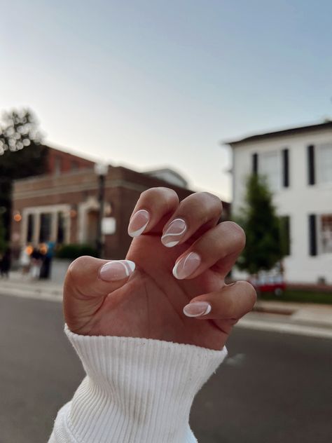 Nail Design White Easy Nail Designs, Simple Nails Graduation, White French Tip Nails Short With Design, Cute White Simple Nails, Grey And White Nail Designs Simple, Neutral Nails White Design, Summer Nails Basic Simple, Almond Nails With White Tips, White Nail Patterns