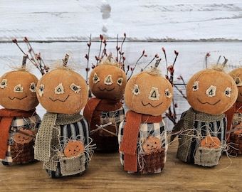 Autumnal Crafts, Primitive Pumpkins, Prim Halloween, Fall Sewing Projects, Primitive Pumpkin, Rustic Halloween, Pumpkin Man, Primitive Patterns, Rustic Autumn