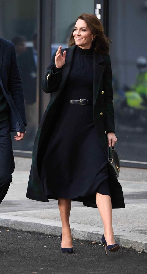 Kate Middleton 2023 Style, Princess Kate Middleton Style, Catherine Princess Of Wales Style, Catherine Middleton Style, Princess Catherine Style, Black Royal Dress, Kate Middleton Winter, Princess Catherine Of Wales, Kate Outfits