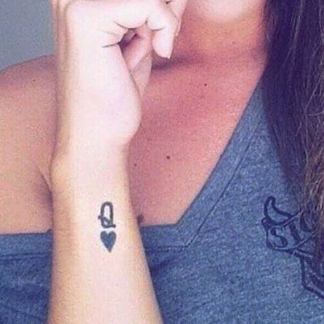 Wrist tattoo of the mark of the queen of hearts on Lindsay Tully. Beautiful Back Tattoos, Cool Wrist Tattoos, Small Girl Tattoos, Wrist Tattoos For Women, Back Tattoo Women, Small Tattoo Designs, Poster Designs, Back Tattoos, Small Tattoo