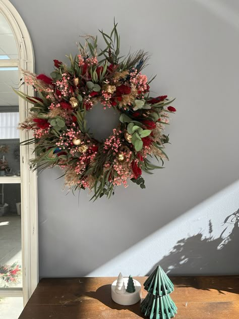 Don’t you love the little details when transforming your home into a winter wonderland? 

We’ve rounded up 30 creative holiday decor ideas that will inspire you to deck the halls and every corner of your home with seasonal cheer. Eucalyptus Christmas, Flowers Eucalyptus, Rustic Christmas Wreath, Dried Pampas, Dried Flower Wreaths, Artificial Eucalyptus, Green Eucalyptus, Holiday Decor Ideas, Eucalyptus Wreath