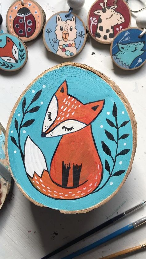 Painted Wood Slices, Fox Ornaments, Circle Crafts, Wooden Circle, Wood Slice Art, Wood Slice Crafts, Fox Decor, Wooden Slices, Wood Painting Art