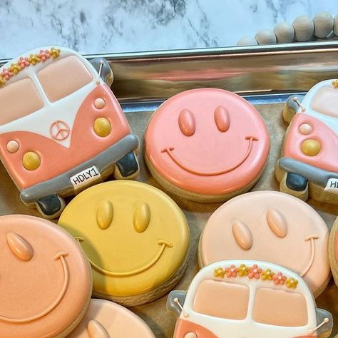 Breanna Deeds on Instagram: "A groovy set makes me so happy! The full view of this set coming Monday! The smiley faces get a post of their own 😍 #customcookies #decoratedcookies #cookiesofinstagram #cookieart #birthdaycookies #groovycookies #smileyfacecookies" Smiley Face Buttercream Cookies, Smiley Cookies Decorated, Pink Smiley Face Cookies, Smile Face Cookies, Smiley Face Cookies Decorated, Smiley Face Sugar Cookies, Happy Face Cookies, Smiley Face Birthday Cake, Smiley Face Cookies