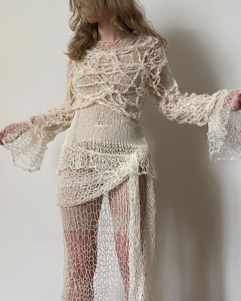 fashion designer, knitting & crochet🕷️ (@povvuk) • Fotos y videos de Instagram Avant Garde Fashion, Knitwear Fashion, Fashion Fabric, Knitting Inspiration, Crochet Designs, Knitwear, Textiles, Knitting, Fashion Design