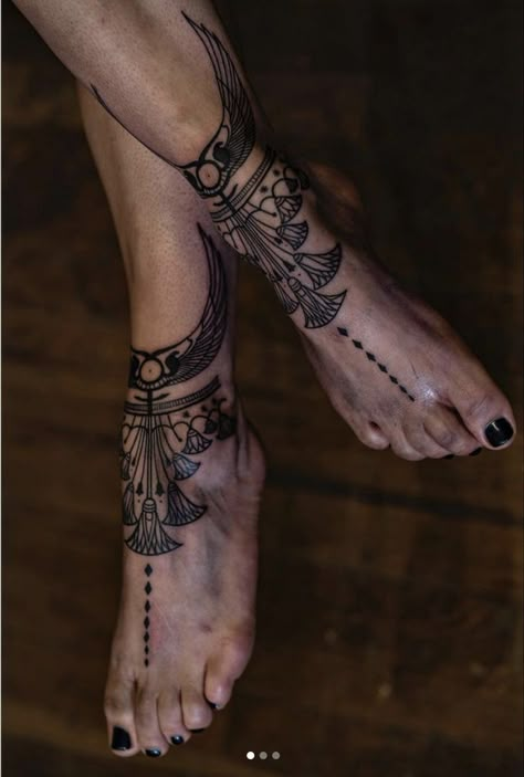 Knee Henna, Henna Tattoo Simple, Tattoo Knee, Boho Tattoos, Egypt Tattoo, Tattoo Simple, Leg Sleeve Tattoo, Tattoo Me, Leg Sleeve