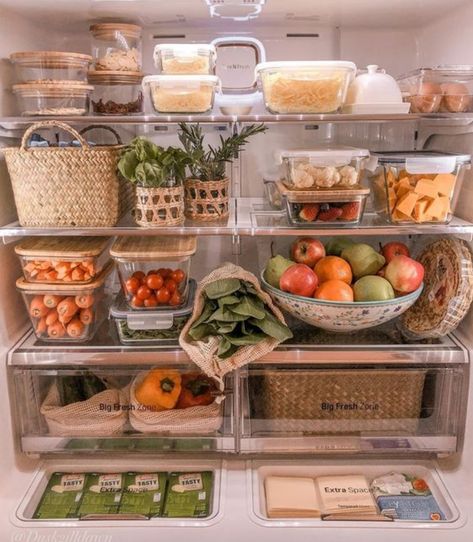 Fridge Organisation, Healthy Fridge, Integrative Nutrition, Kitchen Organization Pantry, Kitchen Organisation, Refrigerator Organization, Fridge Organization, Idee Pasto Sano, Organizing Ideas