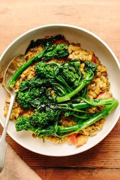 Recipe: Tomato-Braised Lentils with Broccoli Rabe — Recipes from The Kitchn Braised Lentils, Broccoli Rabe Recipe, Recipe Tomato, Chomp Chomp, Broccoli Rabe, Plant Based Dinner, Easy Veggie, Veggie Meals, Lentil Recipes