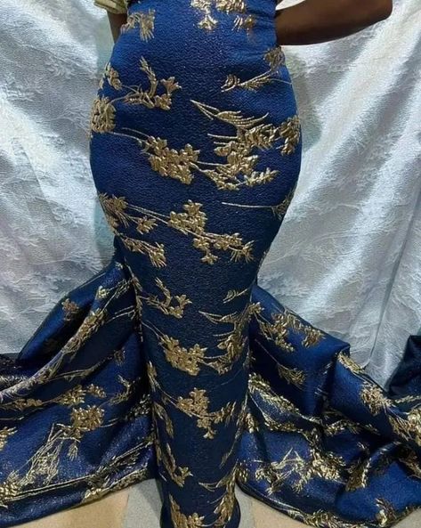 Exotic damask brocade material.. New stock.. Slay on budget with these beautiful designs of damask material.. I said let me present these damask ❤️ to you .. These designs are tempting.. Do you have damask material in your wardrobe? Even if you have you can as well get these designs for yourself.. Asoebi/wholesale deals available.. Call/WhatsApp 🤳 (+233) 0200635687 ® 0545223883 🇳🇬@4EvaBestFabrics🪡👗✂️ #4EvaBestFabrics #4EvaBestFabricShop ♦️We deliver NATIONWIDE🌎 🚧Distance isn't a barr... Damask Material, A Barrier, King David, Call Whatsapp, I Said, Damask, Beautiful Design, Budgeting, Let Me