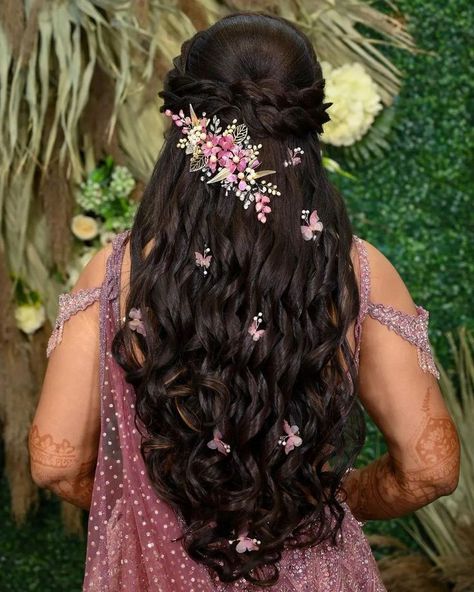 Bridal engagement hairstyle, engagement hairdo for brides, bridal open-hair hairstyle,  roka hairstyle for bride, engagement look, trending engagement hairstyles, cocktail hairstyle Reception Hairstyles, Hairstyles For Gowns, Hair Style On Saree, Engagement Hairstyles, Bridal Hairdo, Hair Color Caramel, Bridal Hair Buns, Open Hairstyles, Latest Hair