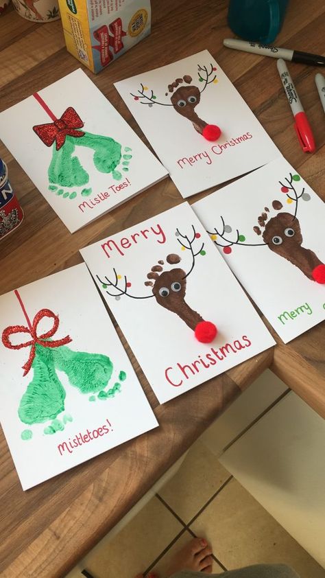 Christmas Cards Handmade Kids, Handprint Christmas Cards, Baby Christmas Crafts, Baby Christmas Card, Handprint Christmas, Christmas Card Ideas, Footprint Crafts, Baby Art Projects, Print Christmas Card