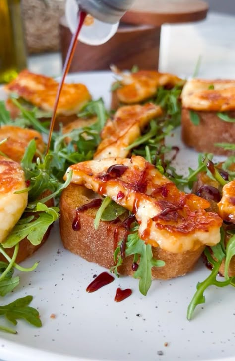 Halloumi Toast, Everything Delish, Honey Halloumi, Oven Roasted Tomatoes, Easy To Make Appetizers, Honey Toast, Cauliflower Bites, Summer Appetizer, Hot Honey